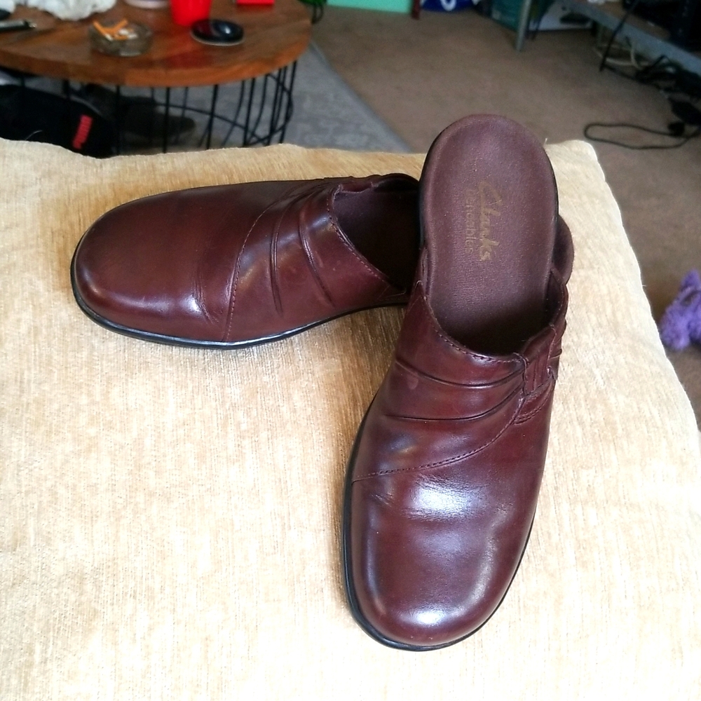 Clark's bendable leather mules
